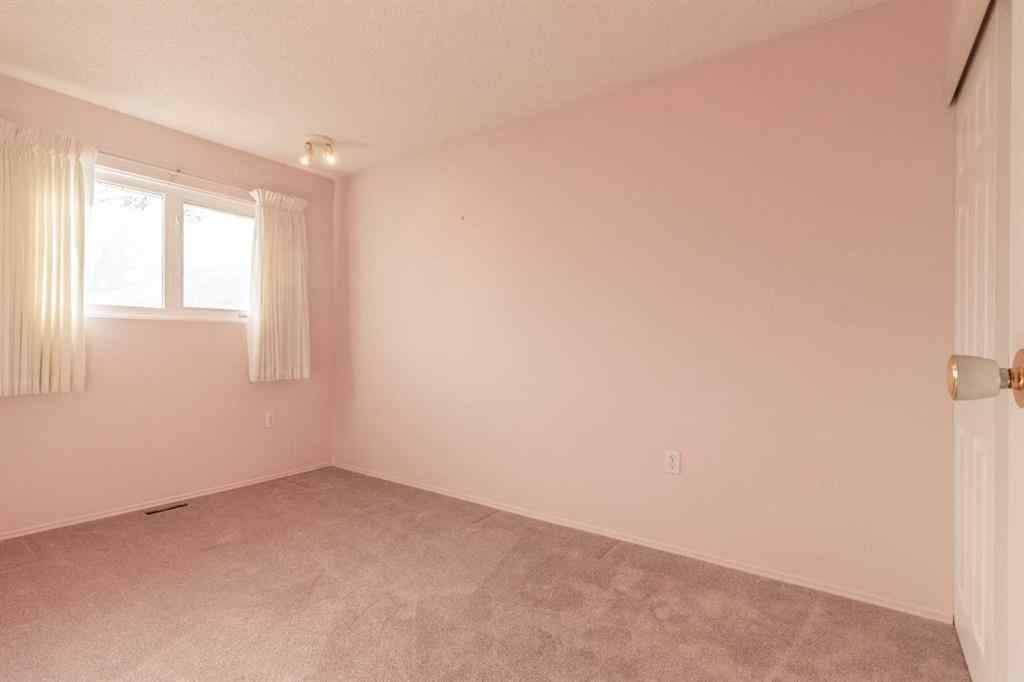 MLS® A2268949 - 225 19 Street NE in Northeast Crescent Heights Medicine Hat, Residential