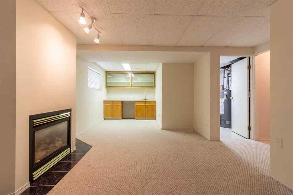 MLS® A2268949 - 225 19 Street NE in Northeast Crescent Heights Medicine Hat, Residential