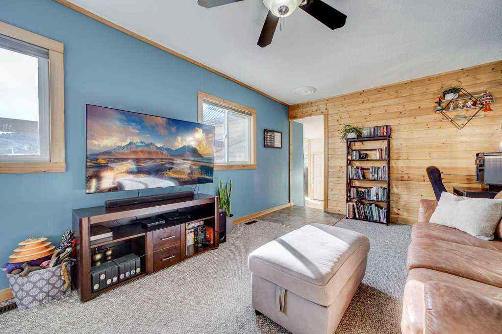 MLS&reg; # A2268953 - 3 Southview Estates  in NONE Rural Pincher Creek No. 9, M.D. of, Residential Open Houses