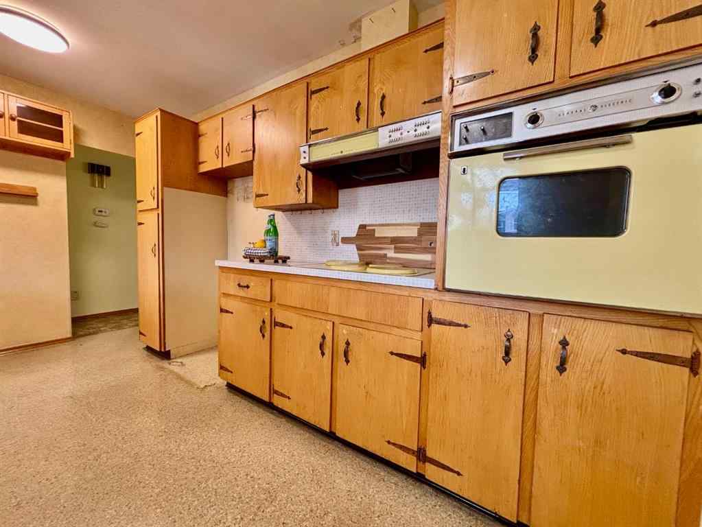 MLS® A2268954 - 1320 Southbow Place SW in Southwood Calgary, Residential