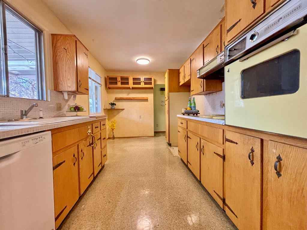 MLS® A2268954 - 1320 Southbow Place SW in Southwood Calgary, Residential