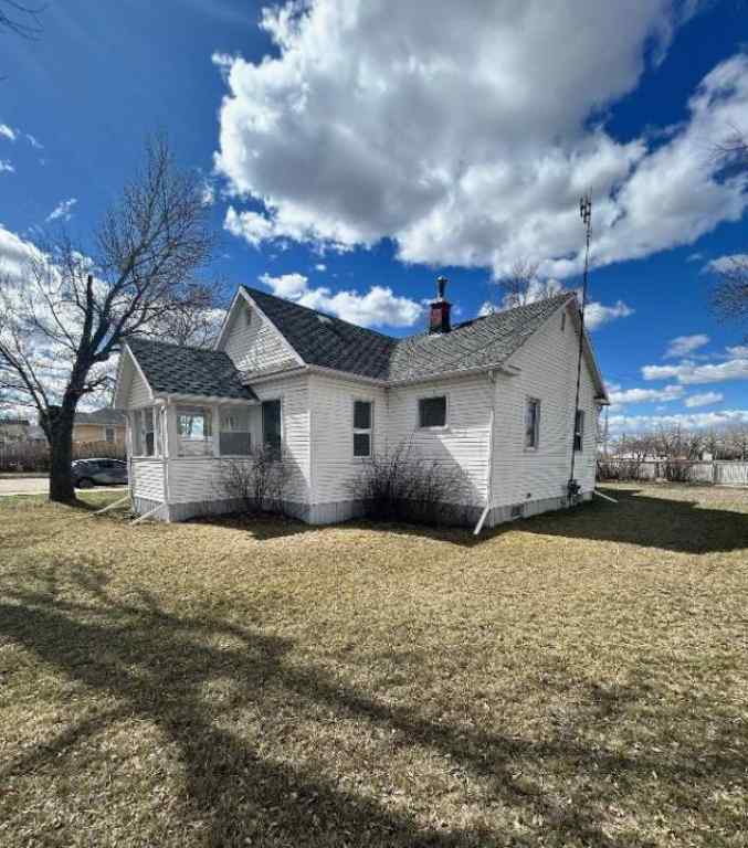 MLS® A2268963 - 204 Grand Avenue  in NONE Carmangay, Residential