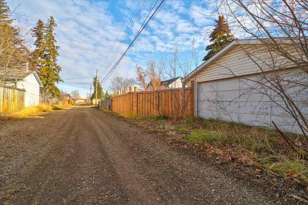 MLS® A2268966 - 10420 108 Avenue  in Avondale Grande Prairie, Residential