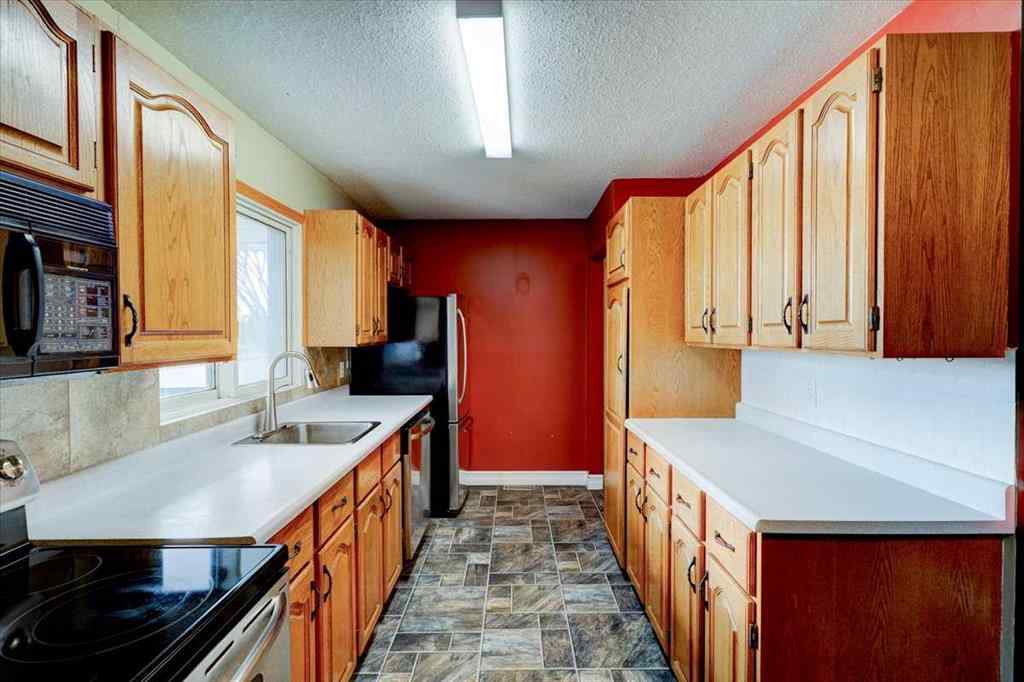 MLS® A2268966 - 10420 108 Avenue  in Avondale Grande Prairie, Residential