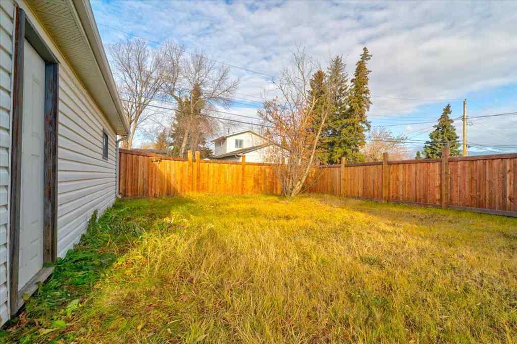 MLS® A2268966 - 10420 108 Avenue  in Avondale Grande Prairie, Residential