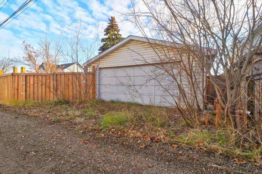 MLS® A2268966 - 10420 108 Avenue  in Avondale Grande Prairie, Residential