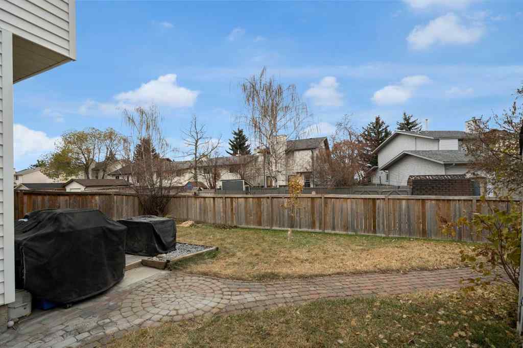 MLS® A2268973 - 28 Woodglen Close SW in Woodbine Calgary, Residential