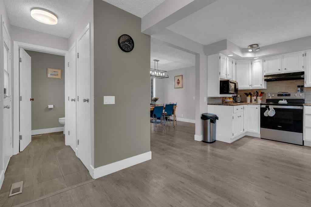 MLS® A2268973 - 28 Woodglen Close SW in Woodbine Calgary, Residential