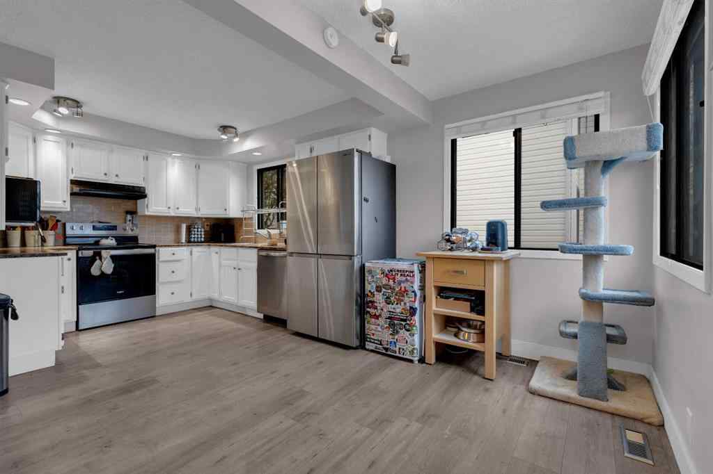 MLS® A2268973 - 28 Woodglen Close SW in Woodbine Calgary, Residential