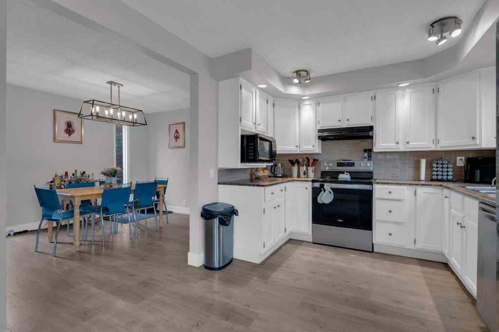 MLS® A2268973 - 28 Woodglen Close SW in Woodbine Calgary, Residential