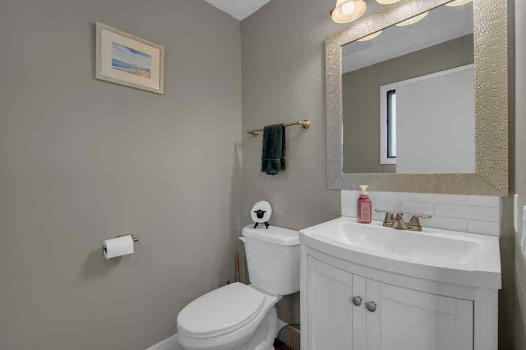 MLS® A2268973 - 28 Woodglen Close SW in Woodbine Calgary, Residential