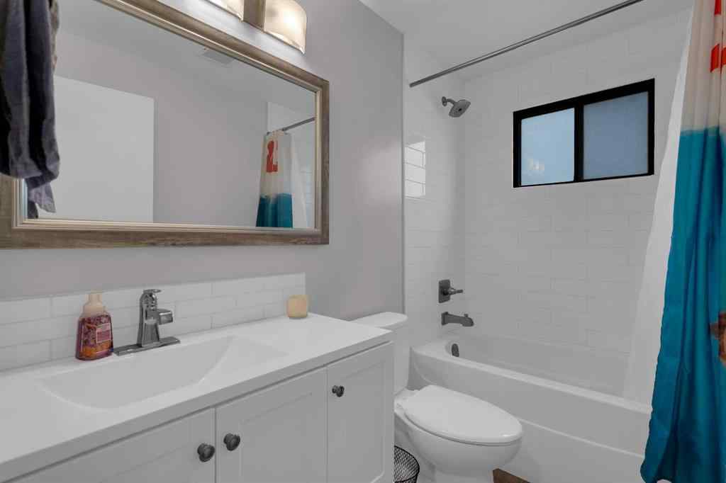 MLS® A2268973 - 28 Woodglen Close SW in Woodbine Calgary, Residential