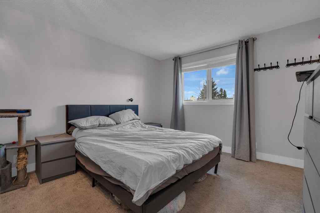 MLS® A2268973 - 28 Woodglen Close SW in Woodbine Calgary, Residential