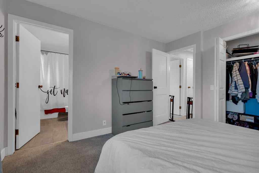 MLS® A2268973 - 28 Woodglen Close SW in Woodbine Calgary, Residential