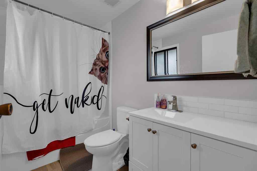 MLS® A2268973 - 28 Woodglen Close SW in Woodbine Calgary, Residential