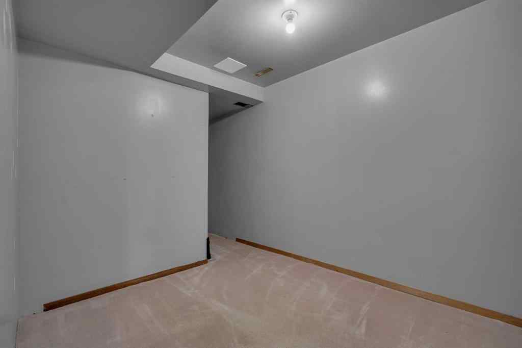 MLS® A2268973 - 28 Woodglen Close SW in Woodbine Calgary, Residential