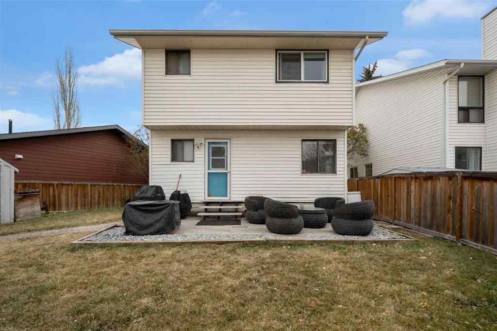 MLS® A2268973 - 28 Woodglen Close SW in Woodbine Calgary, Residential