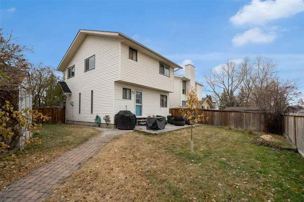 MLS® A2268973 - 28 Woodglen Close SW in Woodbine Calgary, Residential