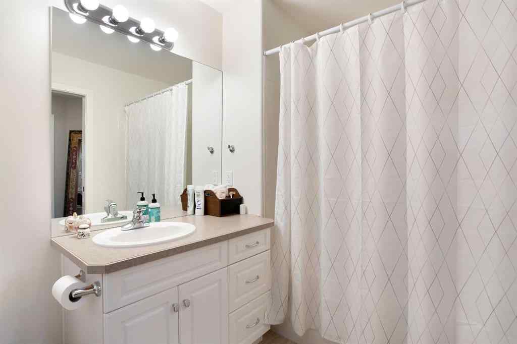 MLS® A2268978 - 311 Rodeo Ridge  in Springbank Links Rural Rocky View County, Residential