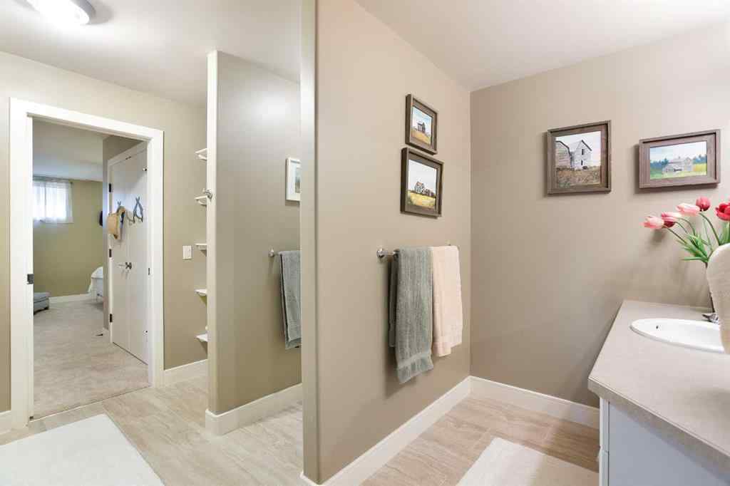 MLS® A2268978 - 311 Rodeo Ridge  in Springbank Links Rural Rocky View County, Residential