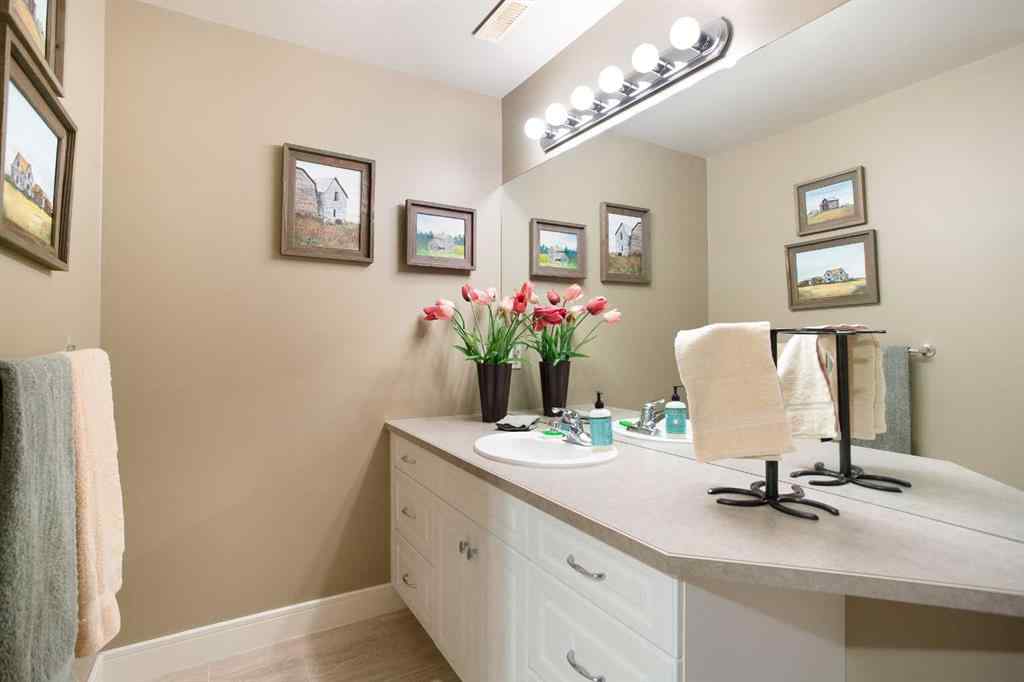 MLS® A2268978 - 311 Rodeo Ridge  in Springbank Links Rural Rocky View County, Residential