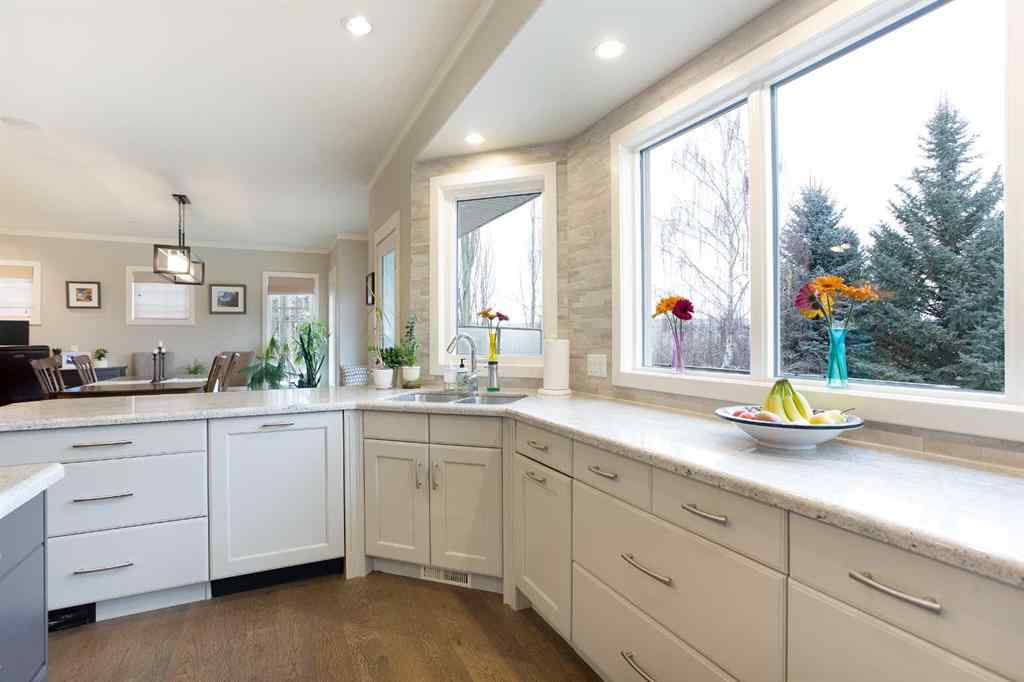 MLS® A2268978 - 311 Rodeo Ridge  in Springbank Links Rural Rocky View County, Residential