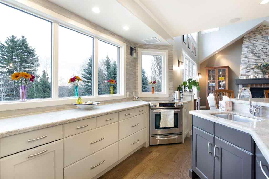 MLS® A2268978 - 311 Rodeo Ridge  in Springbank Links Rural Rocky View County, Residential