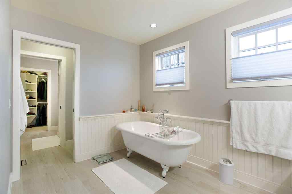 MLS® A2268978 - 311 Rodeo Ridge  in Springbank Links Rural Rocky View County, Residential