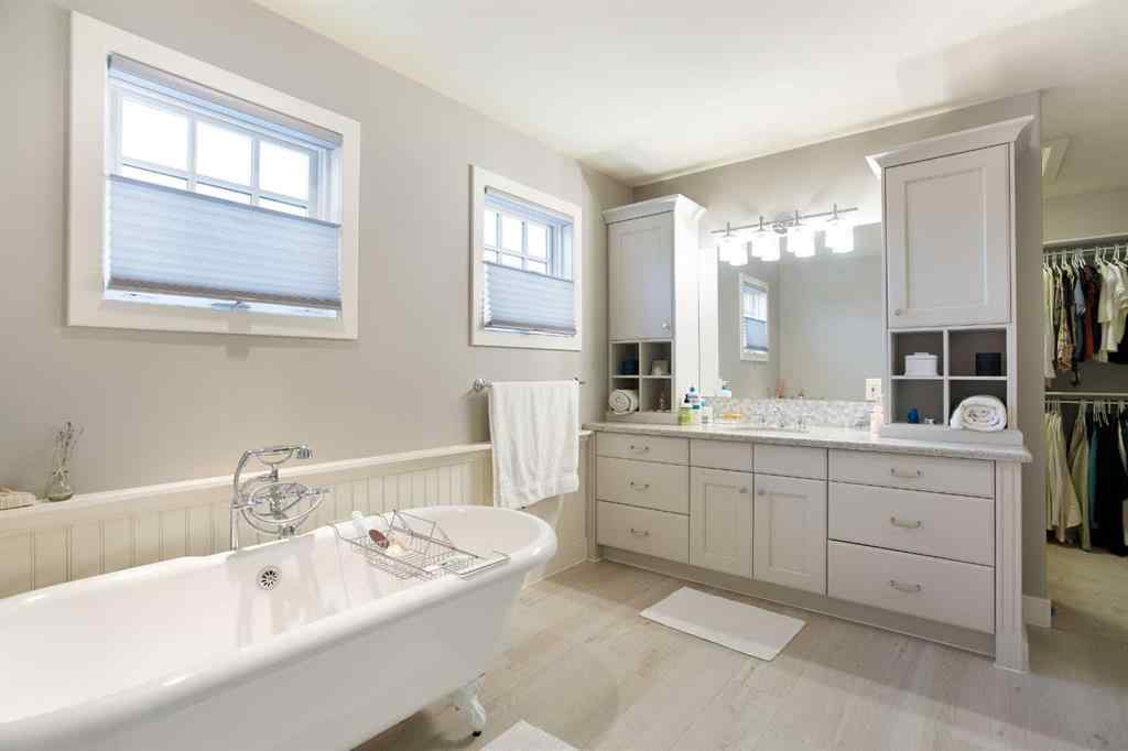 MLS® A2268978 - 311 Rodeo Ridge  in Springbank Links Rural Rocky View County, Residential