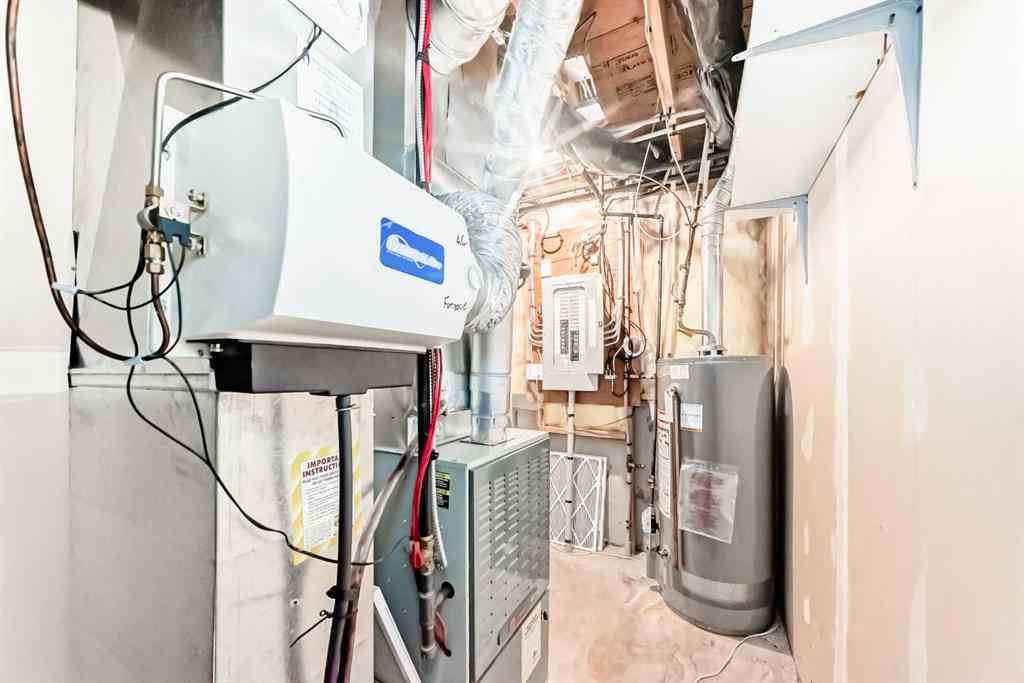 MLS® A2268999 - 677 Regal Park NE in Renfrew Calgary, Residential