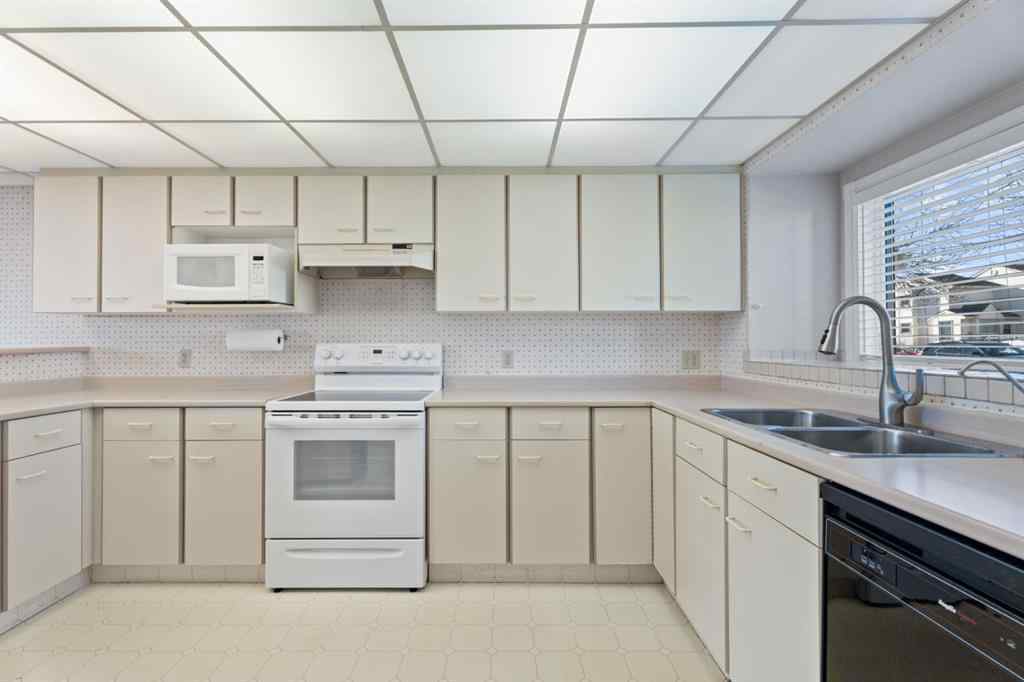 MLS® A2269021 - 221 Sandringham Road NW in Sandstone Valley Calgary, Residential