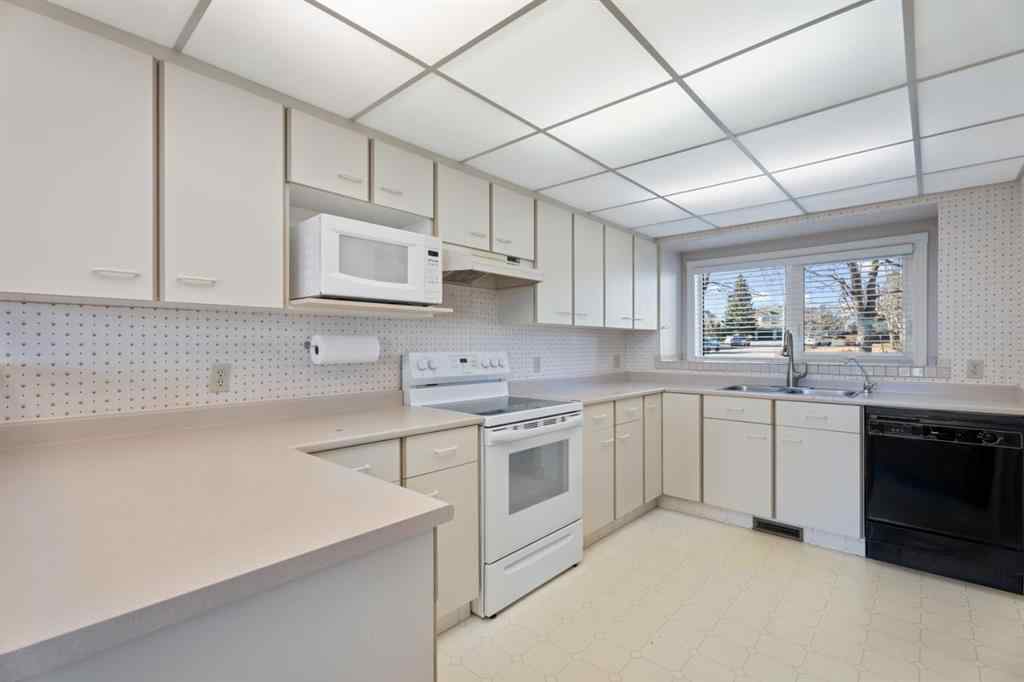 MLS® A2269021 - 221 Sandringham Road NW in Sandstone Valley Calgary, Residential