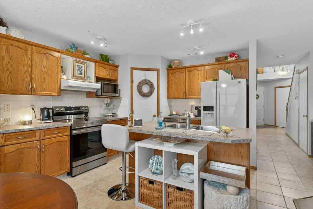 MLS&reg; # A2269025 - 96 Shawbrooke Manor SW in Shawnessy Calgary, Residential Open Houses