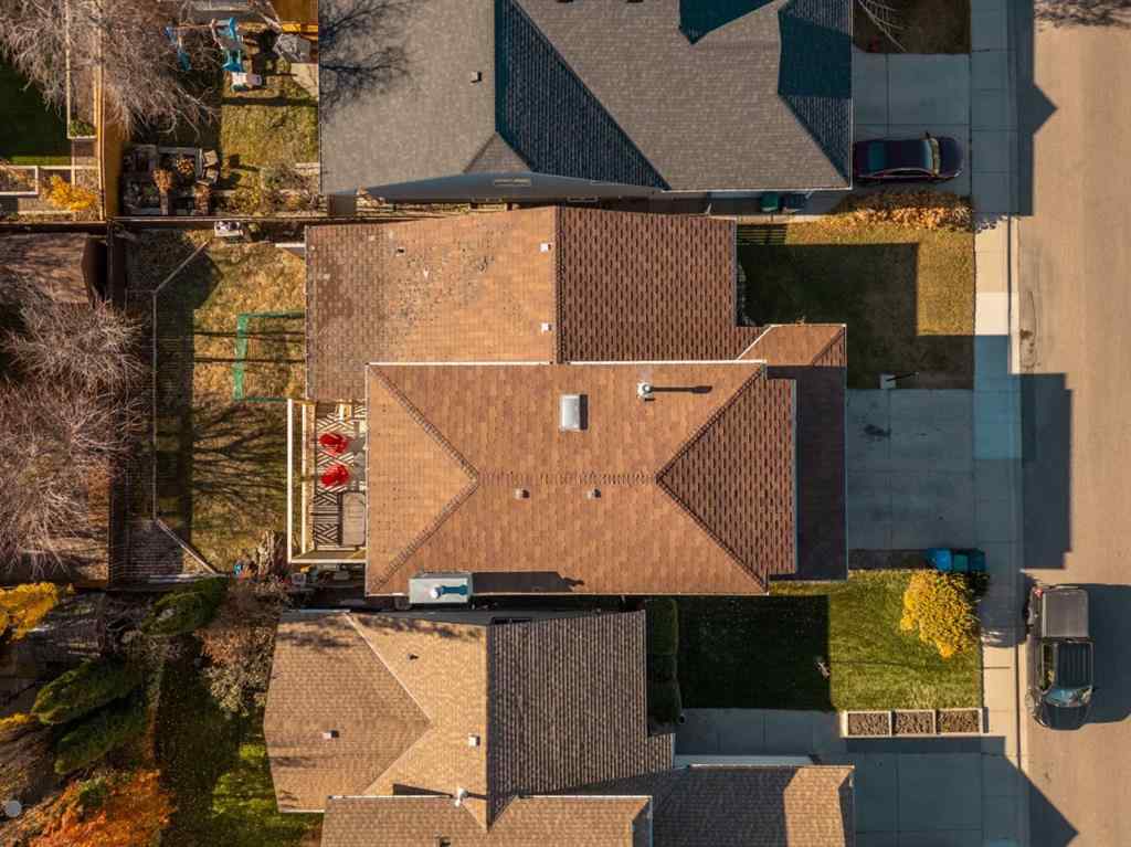 MLS® A2269027 - 2238 26 Avenue S in Tudor Estates Lethbridge, Residential