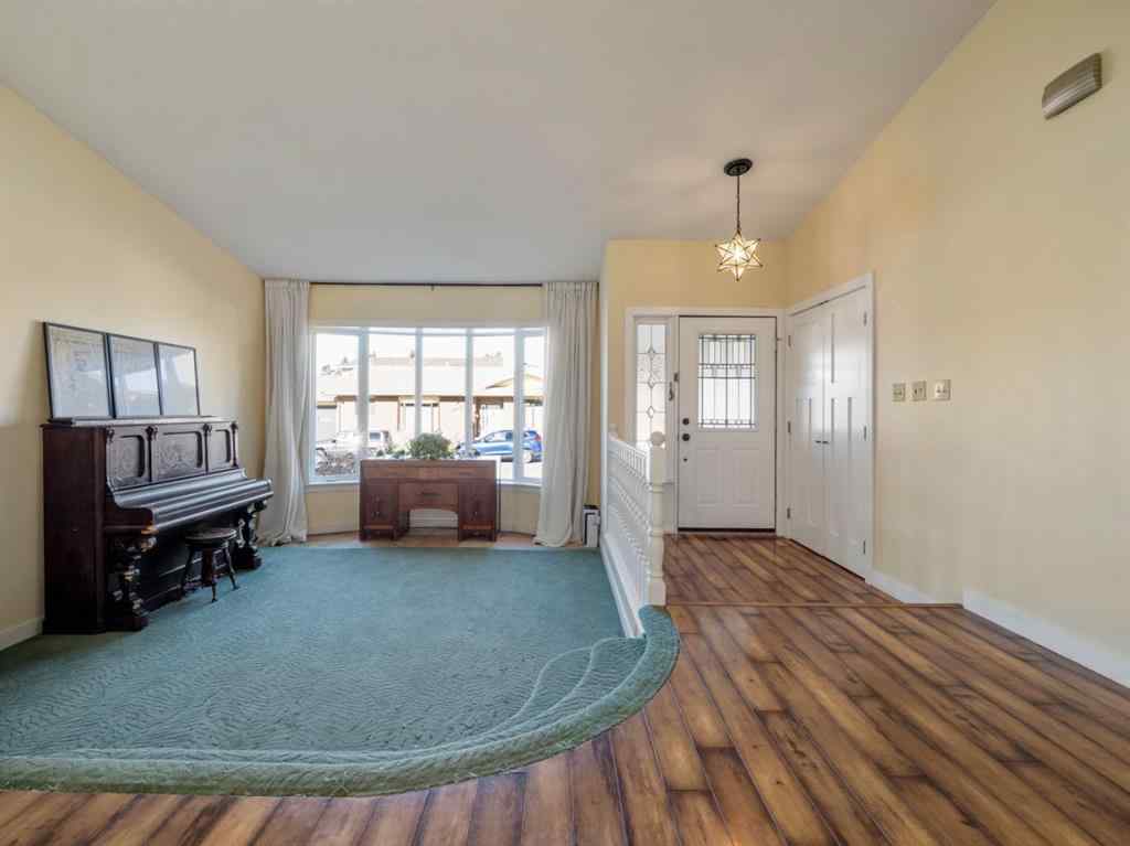 MLS® A2269027 - 2238 26 Avenue S in Tudor Estates Lethbridge, Residential