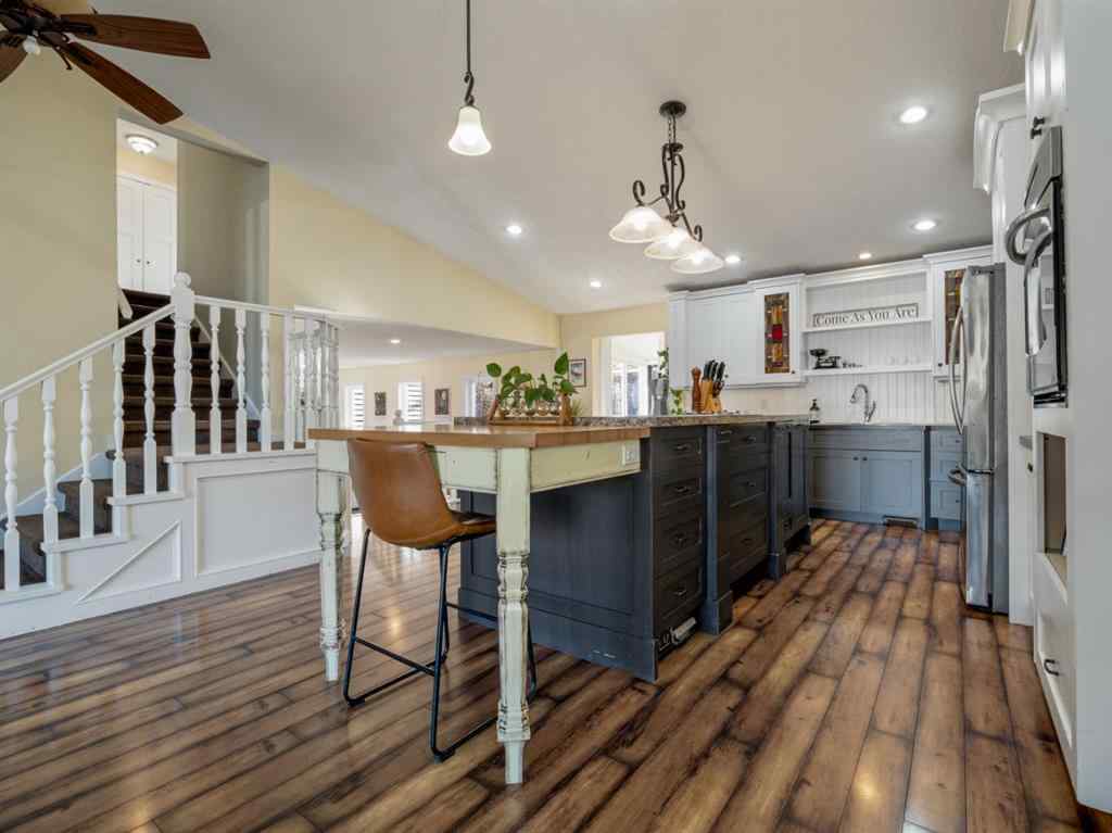 MLS® A2269027 - 2238 26 Avenue S in Tudor Estates Lethbridge, Residential