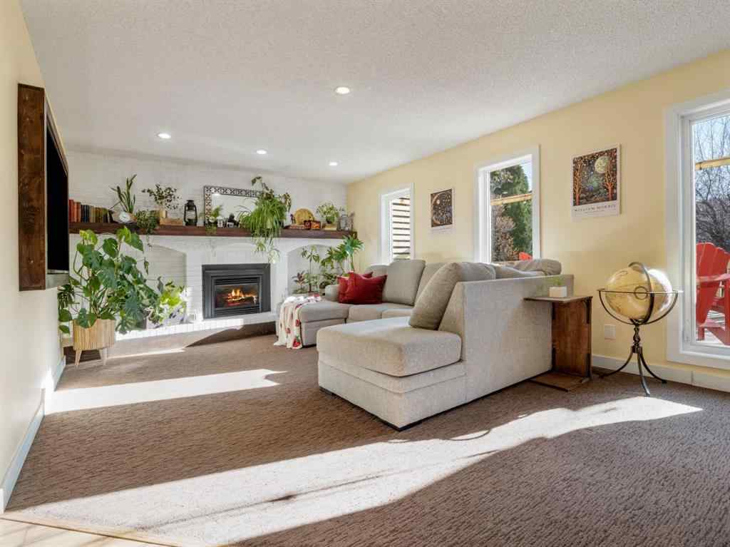 MLS® A2269027 - 2238 26 Avenue S in Tudor Estates Lethbridge, Residential