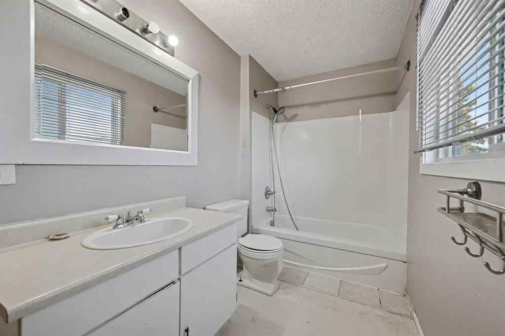 MLS® A2269028 - 24 Hunters Gate  in Hunters Glen Okotoks, Residential