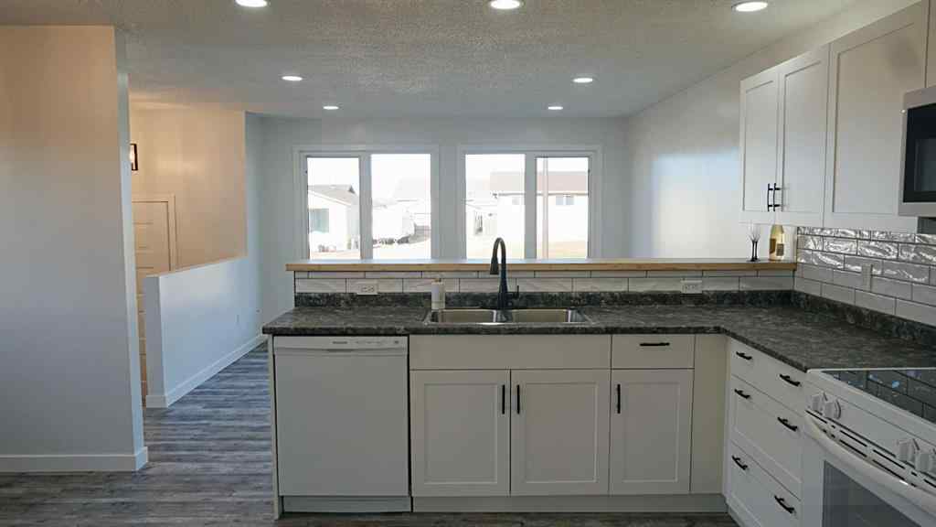 MLS® A2269030 - 4907 53 Avenue  in Kitscoty Kitscoty, Residential