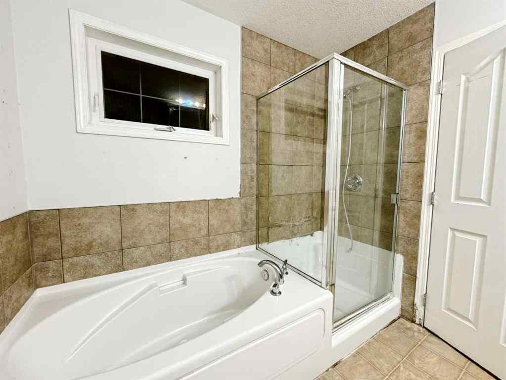 MLS® A2269035 - 262 Luxstone Road SW in Luxstone Airdrie, Residential