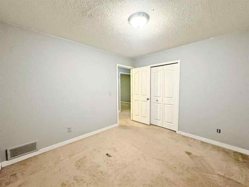 MLS® A2269035 - 262 Luxstone Road SW in Luxstone Airdrie, Residential