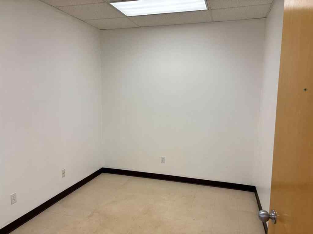 MLS® A2269052 - SW-1-84-22-W5th Hwy 743   in West Hill Com/Ind Peace River, Commercial