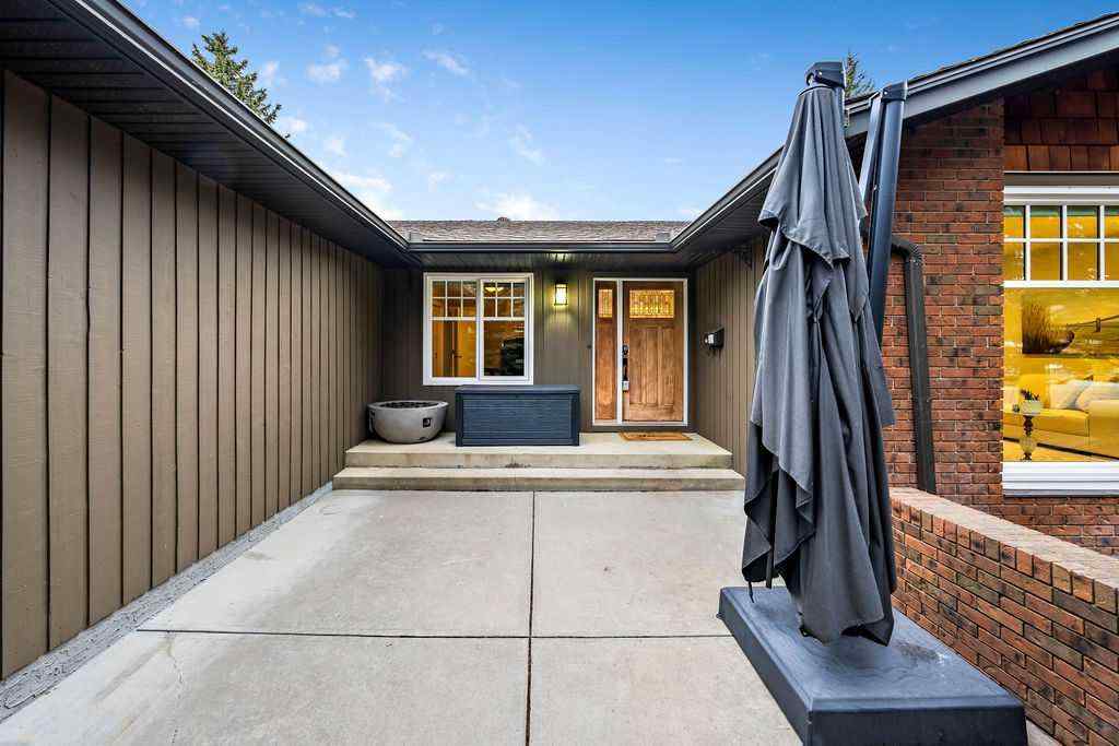 MLS® A2269066 - 147 Oakside Place SW in Oakridge Calgary, Residential