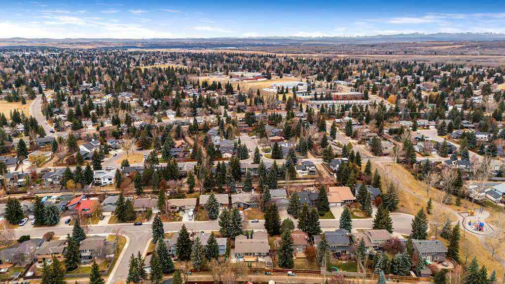 MLS® A2269066 - 147 Oakside Place SW in Oakridge Calgary, Residential