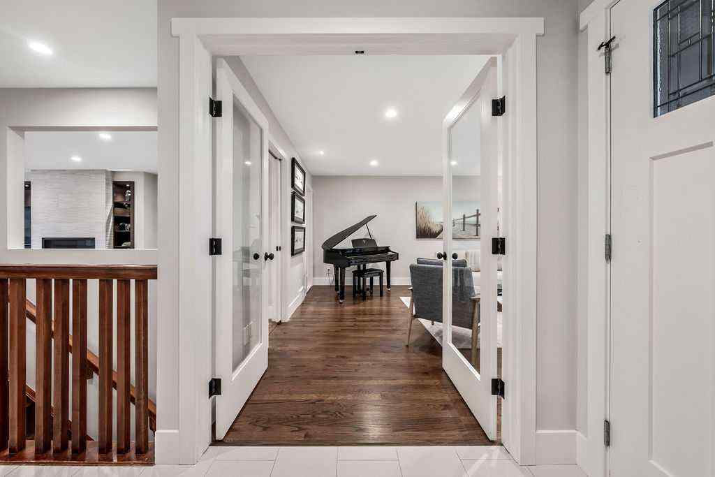 MLS® A2269066 - 147 Oakside Place SW in Oakridge Calgary, Residential