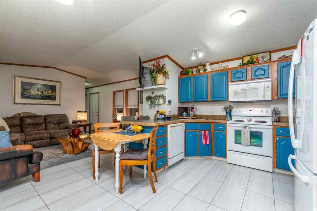 MLS&reg; # A2269067 - 207 2 Street E in NONE Lashburn, Residential Open Houses