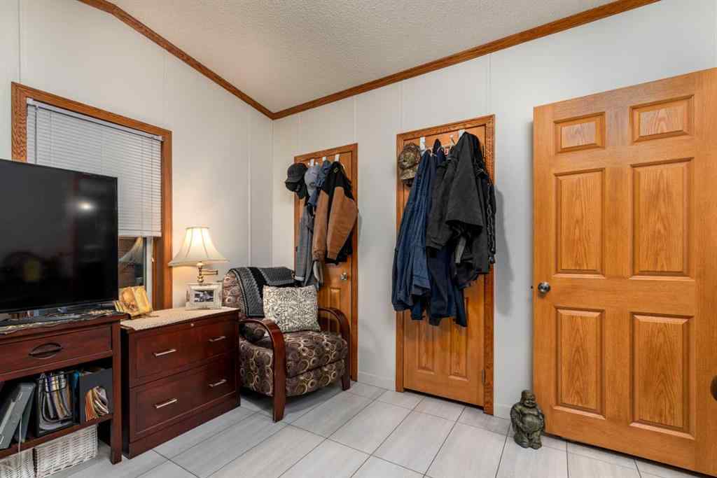 MLS&reg; # A2269067 - 207 2 Street E in NONE Lashburn, Residential Open Houses