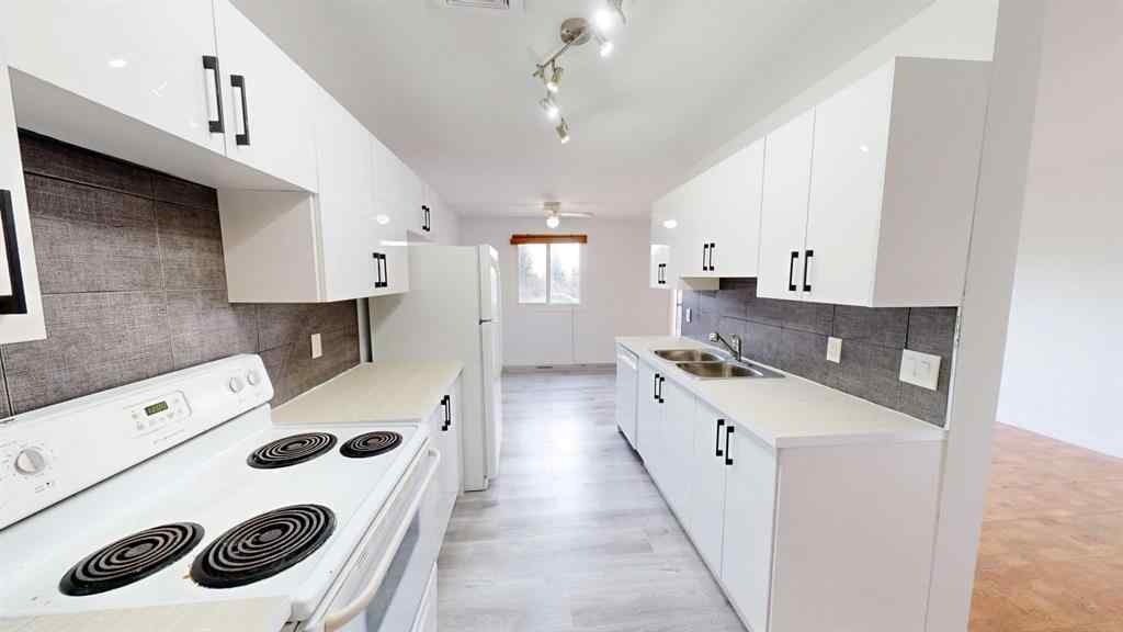 MLS® A2269069 - Unit #40 5 Acadia Road W in Varsity Village Lethbridge, Residential