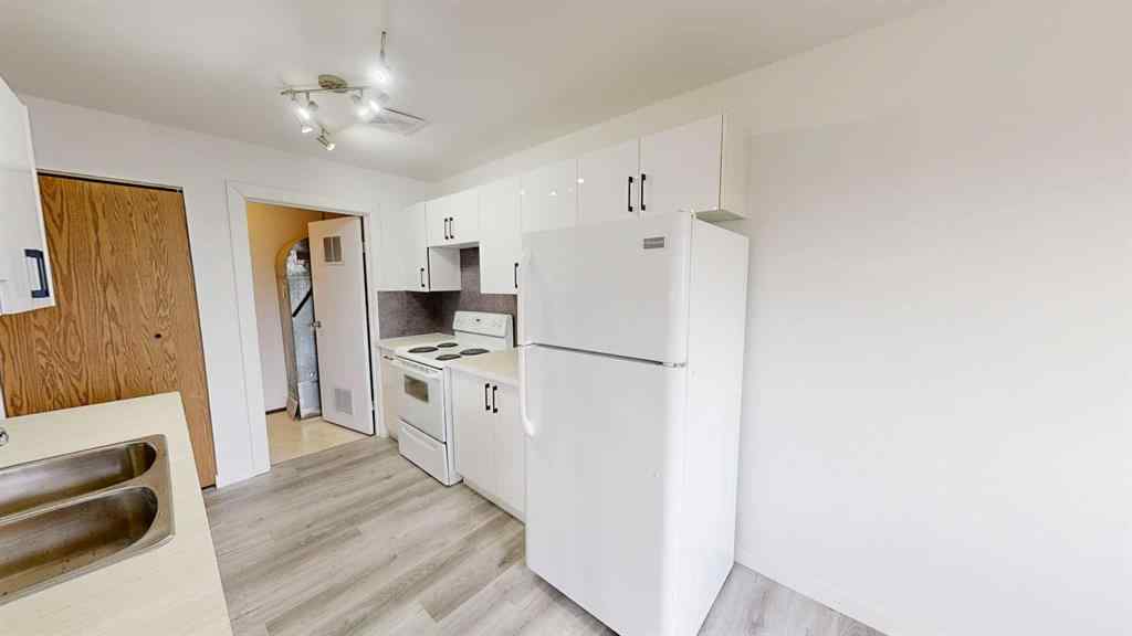 MLS® A2269069 - Unit #40 5 Acadia Road W in Varsity Village Lethbridge, Residential