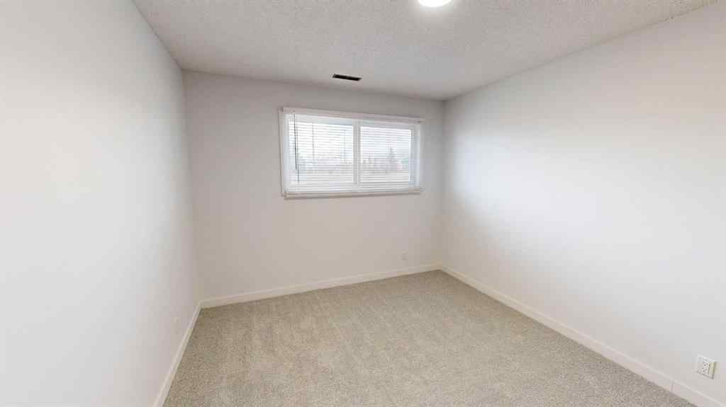 MLS® A2269069 - Unit #40 5 Acadia Road W in Varsity Village Lethbridge, Residential